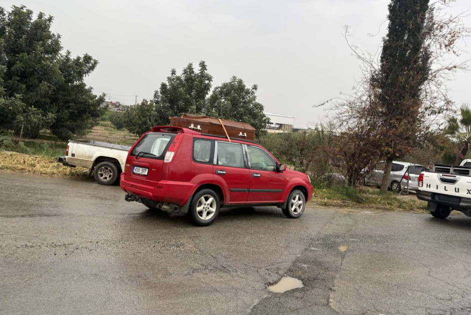 &Mu;&epsilon; &phi;έ&rho;&epsilon;&tau;&rho;&omicron; &delta;&iota;&alpha;&mu;&alpha;&rho;&tau;ύ&rho;&omicron;&nu;&tau;&alpha;&iota; &omicron;&iota; &kappa;&tau;&eta;&nu;&omicron;&tau;&rho;ό&phi;&omicron;&iota; &sigma;&tau;&eta;&nu; &Omicron;&rho;ό&kappa;&lambda;&iota;&nu;&eta; - &Sigma;&tau;&omicron; &epsilon;&pi;ί&kappa;&epsilon;&nu;&tau;&rho;&omicron; &omicron;&iota; &theta;&alpha;&nu;&alpha;&tau;ώ&sigma;&epsilon;&iota;&sigmaf; &zeta;ώ&omega;&nu; (&Phi;&Omega;&Tau;&Omicron;&Sigma;)