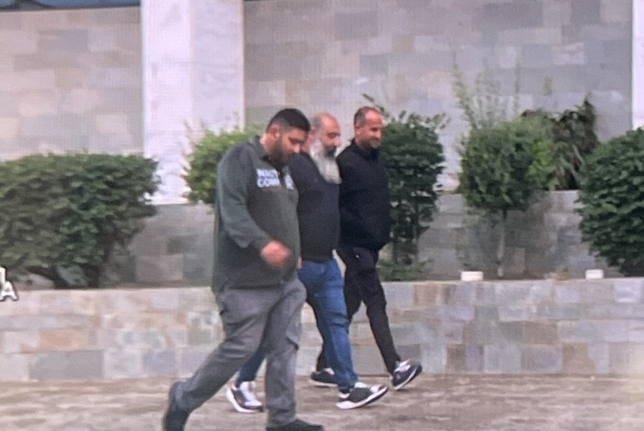 &Xi;&epsilon;&sigma;&pi;ά &kappa;&tau;&eta;&nu;&omicron;&tau;&rho;ό&phi;&omicron;&sigmaf;: &laquo;&Delta;&epsilon;&nu; &theta;&alpha; &mu;&alpha;&lambda;ώ&nu;&omega; &mu;&epsilon; &tau;&omicron;&upsilon;&sigmaf; &nu;ό&mu;&omicron;&upsilon;&sigmaf;. Ό,&tau;&iota; &theta;έ&lambda;&epsilon;&iota; &alpha;&sigmaf; &gamma;ί&nu;&epsilon;&iota;&raquo;