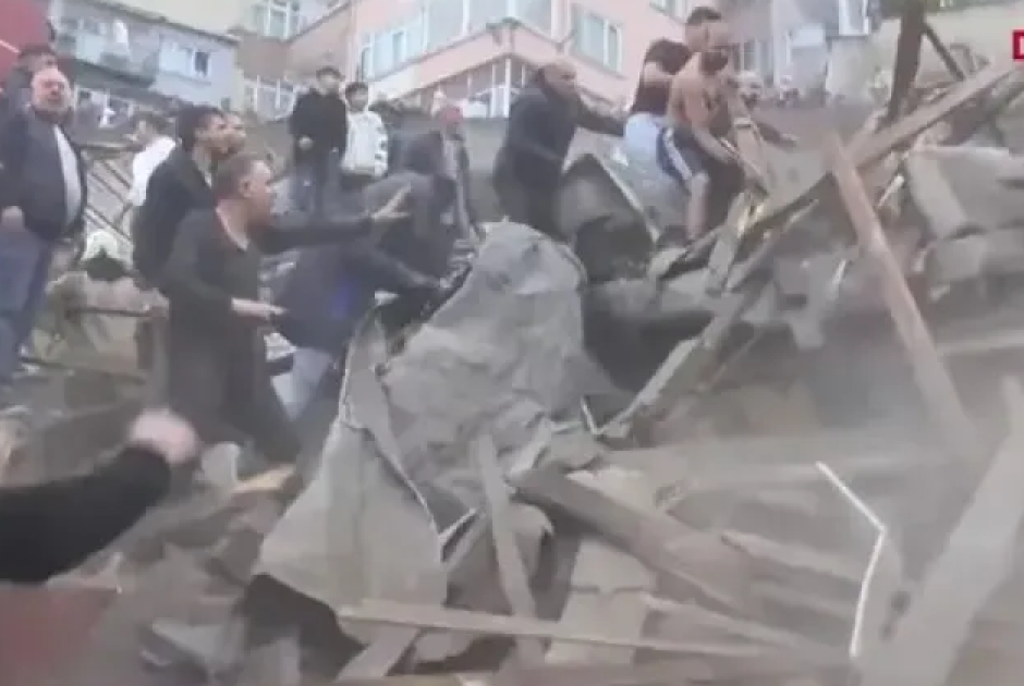 Κωνσταντινούπολη: Ένας νεκρός από την κατάρρευση κτηρίων