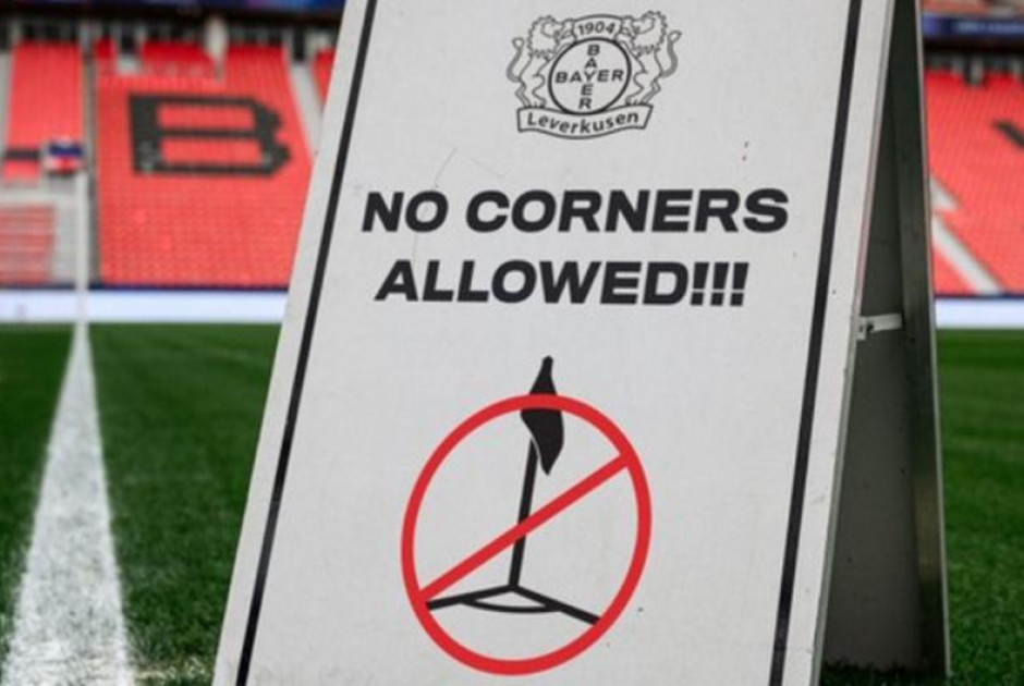 &Eta; &Lambda;&epsilon;&beta;&epsilon;&rho;&kappa;&omicron;ύ&zeta;&epsilon;&nu; &pi;&alpha;ί&rho;&nu;&epsilon;&iota; &tau;&alpha; &mu;έ&tau;&rho;&alpha; &tau;&eta;&sigmaf; &epsilon;&nu;ό&psi;&epsilon;&iota; Ά&rho;&sigma;&epsilon;&nu;&alpha;&lambda;: &laquo;&Delta;&epsilon;&nu; &epsilon;&pi;&iota;&tau;&rho;έ&pi;&omicron;&nu;&tau;&alpha;&iota; &tau;&alpha; &kappa;ό&rho;&nu;&epsilon;&rho;&raquo;!