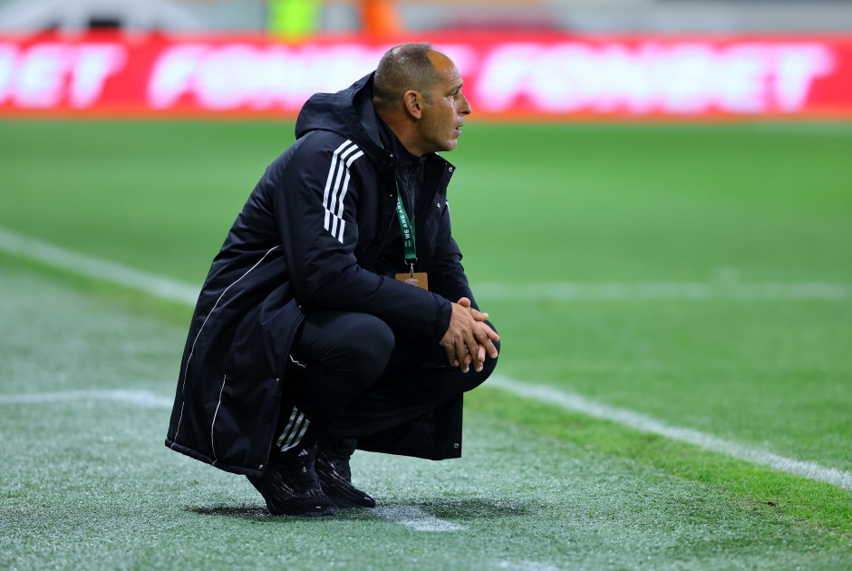 Ό&lambda;&omicron;&iota; έ&xi;&omega; &mu;&epsilon; &Omicron;&mu;ό&nu;&omicron;&iota;&alpha;