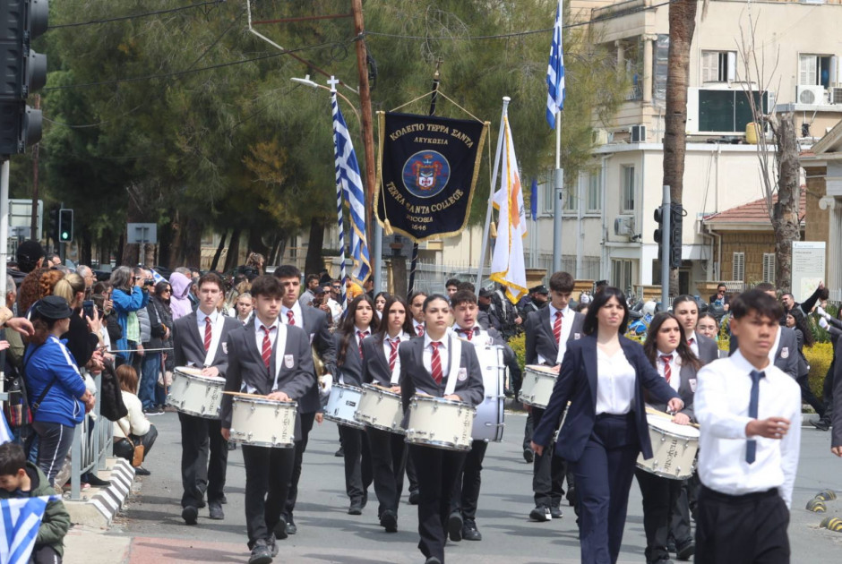 25&eta; &Mu;&alpha;&rho;&tau;ί&omicron;&upsilon;: &Mu;&epsilon; &epsilon;&theta;&nu;&iota;&kappa;ή &upsilon;&pi;&epsilon;&rho;&eta;&phi;ά&nu;&epsilon;&iota;&alpha; &kappa;&alpha;&iota; &lambda;&alpha;&mu;&pi;&rho;ό&tau;&eta;&tau;&alpha; &omicron;&iota; &epsilon;&omicron;&rho;&tau;&alpha;&sigma;&mu;&omicron;ί &sigma;&epsilon; ό&lambda;&eta; &tau;&eta;&nu; &Kappa;ύ&pi;&rho;&omicron; (&Beta;&Iota;&Nu;&Tau;&Epsilon;&Omicron;)
