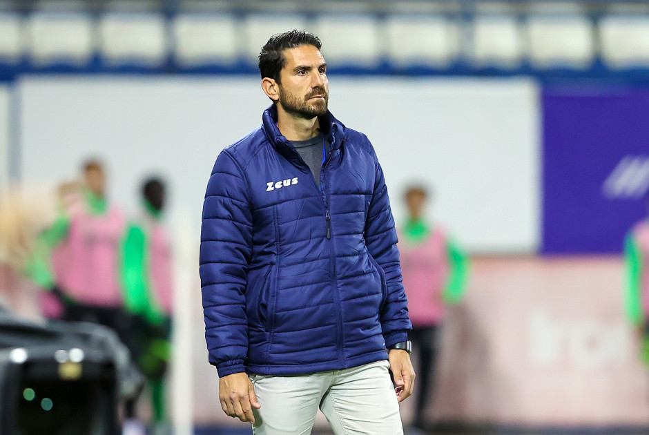 &Sigma;&tau;&eta;&nu; &pi;ό&rho;&tau;&alpha; &tau;&eta;&sigmaf; &epsilon;&xi;ό&delta;&omicron;&upsilon; &omicron; &Nu;&iota;&kappa;&omicron;&lambda;ά&omicron;&upsilon;