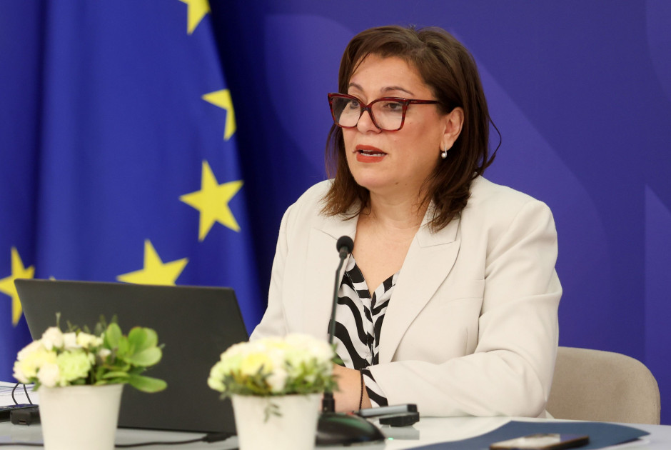 &Mu;&iota;&chi;&alpha;&eta;&lambda;ί&delta;&omicron;&upsilon;: &Chi;&rho;έ&omicron;&sigmaf; &mu;&alpha;&sigmaf; &nu;&alpha; &sigma;&upsilon;&nu;&epsilon;&chi;ί&sigma;&omicron;&upsilon;&mu;&epsilon; &tau;&omicron;&nu; &alpha;&gamma;ώ&nu;&alpha; &gamma;&iota;&alpha; &alpha;&pi;&epsilon;&lambda;&epsilon;&upsilon;&theta;έ&rho;&omega;&sigma;&eta; &kappa;&alpha;&iota; &epsilon;&pi;&alpha;&nu;έ&nu;&omega;&sigma;&eta; &tau;&eta;&sigmaf; &pi;&alpha;&tau;&rho;ί&delta;&alpha;&sigmaf;