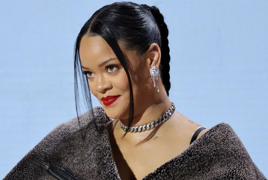 &Sigma;&upsilon;&nu;&epsilon;&lambda;ή&phi;&theta;&eta; &eta; &gamma;&upsilon;&nu;&alpha;ί&kappa;&alpha; &pi;&omicron;&upsilon; &pi;&upsilon;&rho;&omicron;&beta;ό&lambda;&eta;&sigma;&epsilon; &tau;&eta;&nu; έ&pi;&alpha;&upsilon;&lambda;&eta; &tau;&eta;&sigmaf; &Rho;&iota;ά&nu;&alpha; &sigma;&tau;&omicron; &Mu;&pi;έ&beta;&epsilon;&rho;&lambda;&iota; &Chi;&iota;&lambda;&sigmaf;