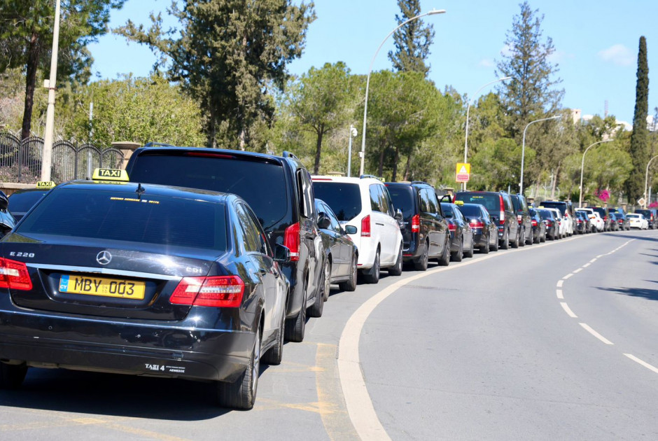&Sigma;&tau;&omicron;&upsilon; &delta;&rho;ό&mu;&omicron;&upsilon;&sigmaf; &omicron;&iota; &omicron;&delta;&eta;&gamma;&omicron;ί &tau;&alpha;&xi;ί - &laquo;&Eta; &pi;&epsilon;&iota;&rho;&alpha;&tau;&epsilon;ί&alpha; &epsilon;ί&nu;&alpha;&iota; &eta; &mu;ά&sigma;&tau;&iota;&gamma;&alpha; &sigma;&tau;&omicron; &epsilon;&pi;ά&gamma;&gamma;&epsilon;&lambda;&mu;&alpha; &mu;&alpha;&sigmaf;&raquo; (&Beta;&Iota;&Nu;&Tau;&Epsilon;&Omicron;)
