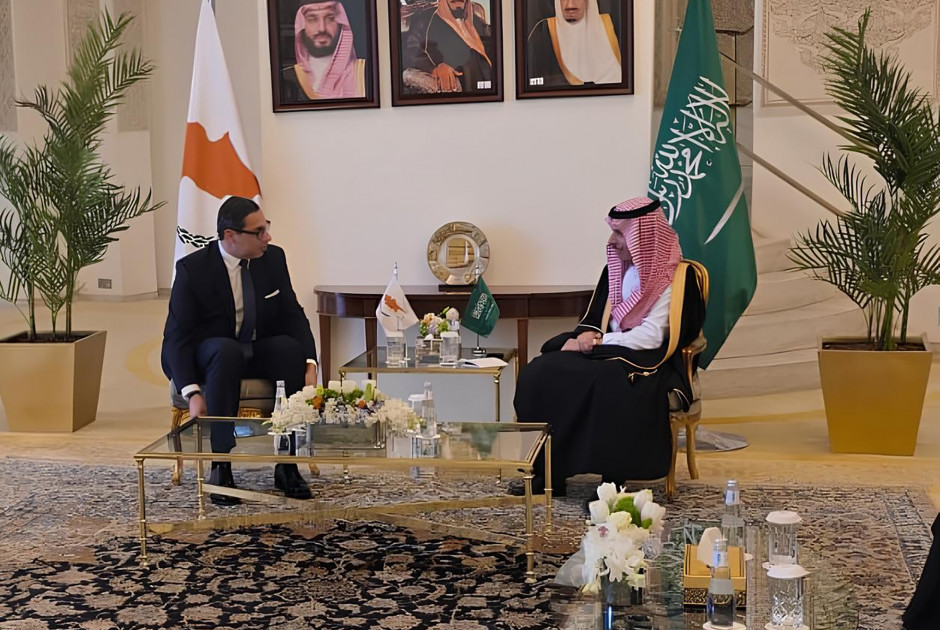 &Sigma;&upsilon;&nu;ά&nu;&tau;&eta;&sigma;&eta; &Kappa;ό&mu;&pi;&omicron;&upsilon; - &Sigma;&alpha;&omicron;&upsilon;&delta;ά&rho;&alpha;&beta;&alpha; &Upsilon;&Pi;&Epsilon;&Xi;: &Tau;&iota; &beta;&rho;έ&theta;&eta;&kappa;&epsilon; &sigma;&tau;&omicron; &epsilon;&pi;ί&kappa;&epsilon;&nu;&tau;&rho;&omicron;