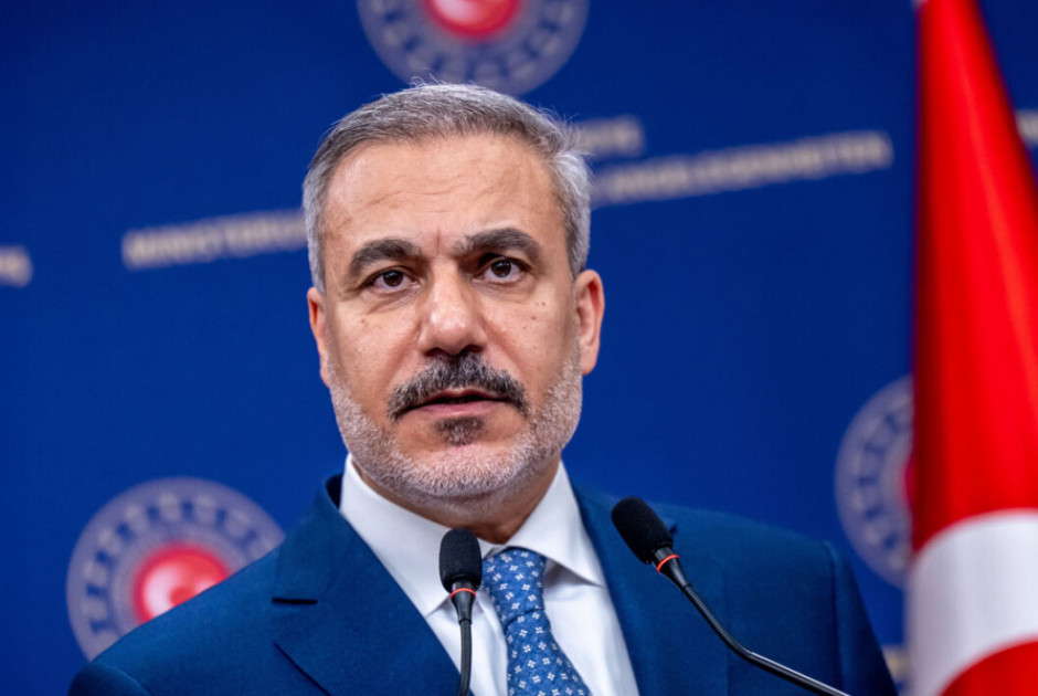 &Phi;&iota;&nu;&tau;ά&nu; &sigma;&epsilon; &Alpha;&rho;&alpha;&gamma;&tau;&sigma;ί: &Alpha;&pi;&alpha;&rho;ά&delta;&epsilon;&kappa;&tau;&eta; &eta; &pi;&alpha;&rho;&alpha;&beta;ί&alpha;&sigma;&eta; &tau;&omicron;&upsilon; &tau;&omicron;&upsilon;&rho;&kappa;&iota;&kappa;&omicron;ύ &epsilon;&nu;&alpha;έ&rho;&iota;&omicron;&upsilon; &chi;ώ&rho;&omicron;&upsilon;