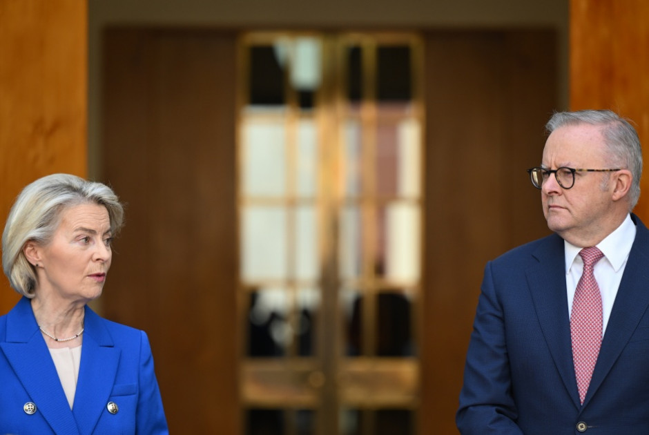 &Sigma;&upsilon;&mu;&phi;&omega;&nu;ί&alpha; &epsilon;&lambda;&epsilon;ύ&theta;&epsilon;&rho;&omicron;&upsilon; &epsilon;&mu;&pi;&omicron;&rho;ί&omicron;&upsilon; &upsilon;&pi;έ&gamma;&rho;&alpha;&psi;&alpha;&nu; &Epsilon;&Epsilon; &kappa;&alpha;&iota; &Alpha;&upsilon;&sigma;&tau;&rho;&alpha;&lambda;ί&alpha;