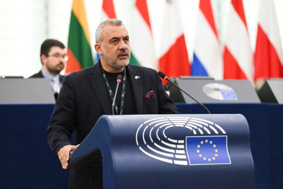 &Sigma;&upsilon;&nu;&tau;&omicron;&nu;ί&zeta;&omicron;&upsilon;&nu; &tau;&iota;&sigmaf; &epsilon;&nu;έ&rho;&gamma;&epsilon;&iota;έ&sigmaf; &tau;&omicron;&upsilon;&sigmaf; &Phi;&omicron;&upsilon;&rho;&lambda;ά&sigmaf; &kappa;&alpha;&iota; &Alpha;&rho;&chi;&iota;&epsilon;&pi;ί&sigma;&kappa;&omicron;&pi;&omicron;&sigmaf; &gamma;&iota;&alpha; &tau;&omicron;&upsilon;&sigmaf; &Chi;&rho;&iota;&sigma;&tau;&iota;&alpha;&nu;&omicron;ύ&sigmaf; &tau;&eta;&sigmaf; &Sigma;&upsilon;&rho;ί&alpha;&sigmaf;