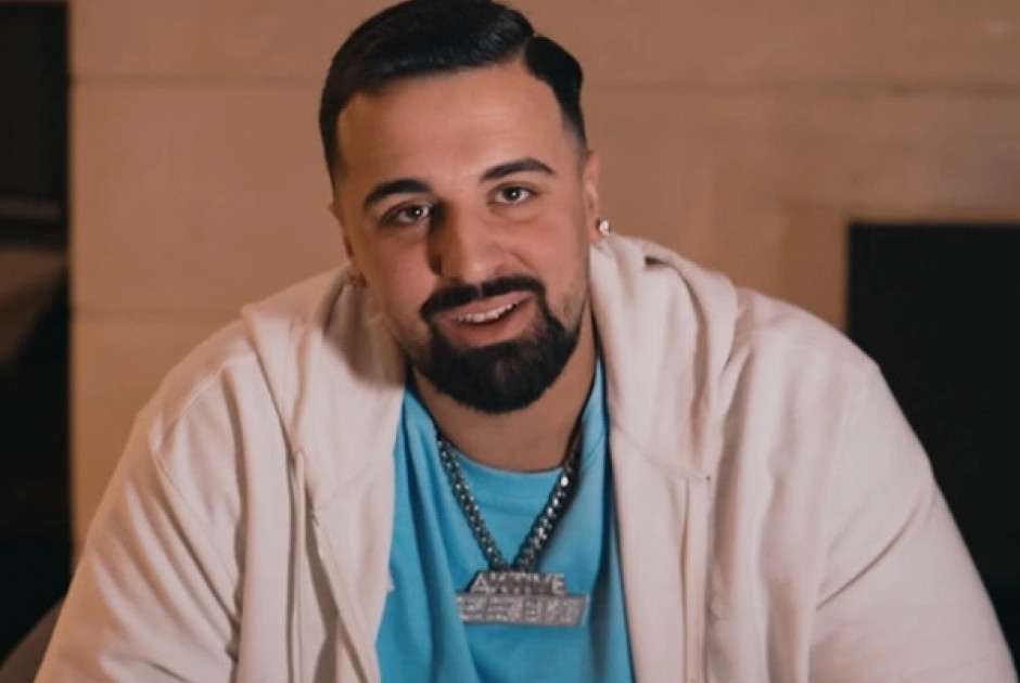 Gio Kay: &Sigma;&epsilon; &delta;ύ&omicron; &chi;&rho;ό&nu;&iota;&alpha; &theta;&alpha; &pi;ά&omega; &gamma;&iota;&alpha; &epsilon;&upsilon;&rho;&omega;&beta;&omicron;&upsilon;&lambda;&epsilon;&upsilon;&tau;ή&sigmaf;