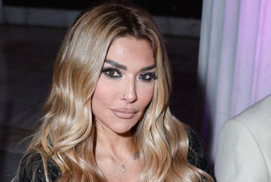 Η αδελφή του Μπάμπη Λαζαρίδη καταθέτει μήνυση και αγωγή κατά της Αγγελικής Ηλιάδη