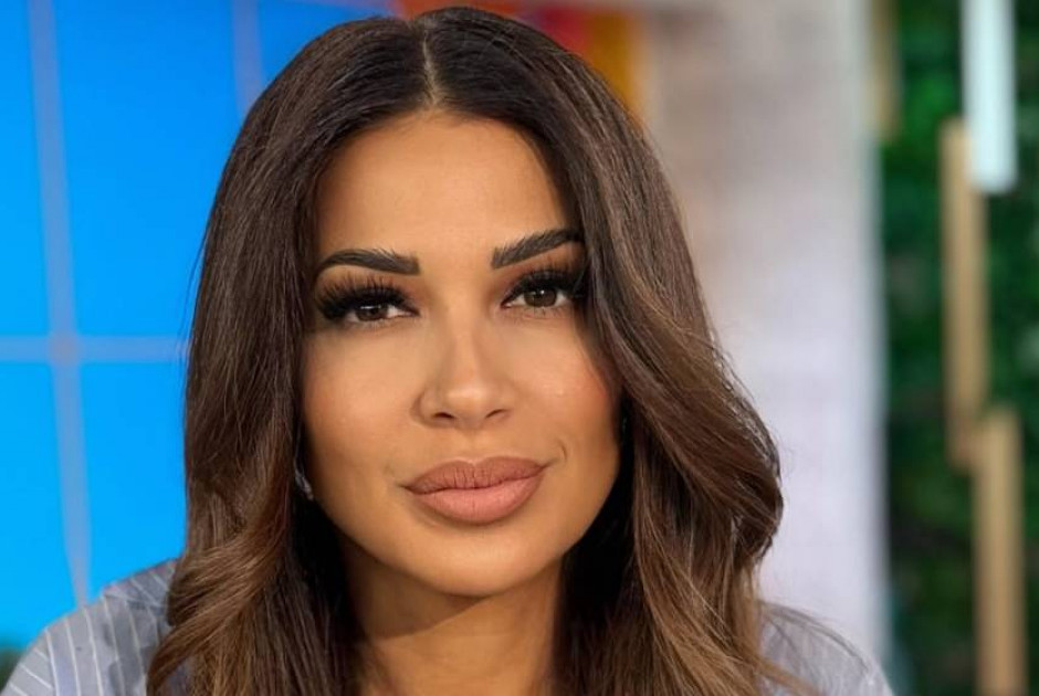 &Epsilon;&lambda;έ&nu;&eta; &Chi;&alpha;&tau;&zeta;ί&delta;&omicron;&upsilon;: &Mu;&epsilon; έ&chi;&omicron;&upsilon;&nu; &kappa;&lambda;&epsilon;&iota;&delta;ώ&sigma;&epsilon;&iota; &sigma;&epsilon; &gamma;&rho;&alpha;&phi;&epsilon;ί&omicron; &epsilon;&pi;&iota;&chi;&epsilon;&iota;&rho;&eta;&mu;&alpha;&tau;ί&alpha; &gamma;&iota;&alpha; &nu;&alpha; &mu;&epsilon; &laquo;&sigma;&tau;&rho;&iota;&mu;ώ&xi;&epsilon;&iota;&raquo;