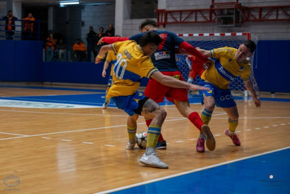 &Pi;&rho;&omega;&tau;ά&theta;&lambda;&eta;&mu;&alpha; Futsal: &Nu;ί&kappa;&epsilon;&sigmaf; &gamma;&iota;&alpha; &Alpha;&Epsilon;&Lambda;, &Alpha;&Pi;&Omicron;&Epsilon;&Lambda;, &Alpha;&rho;&alpha;&rho;ά&tau;