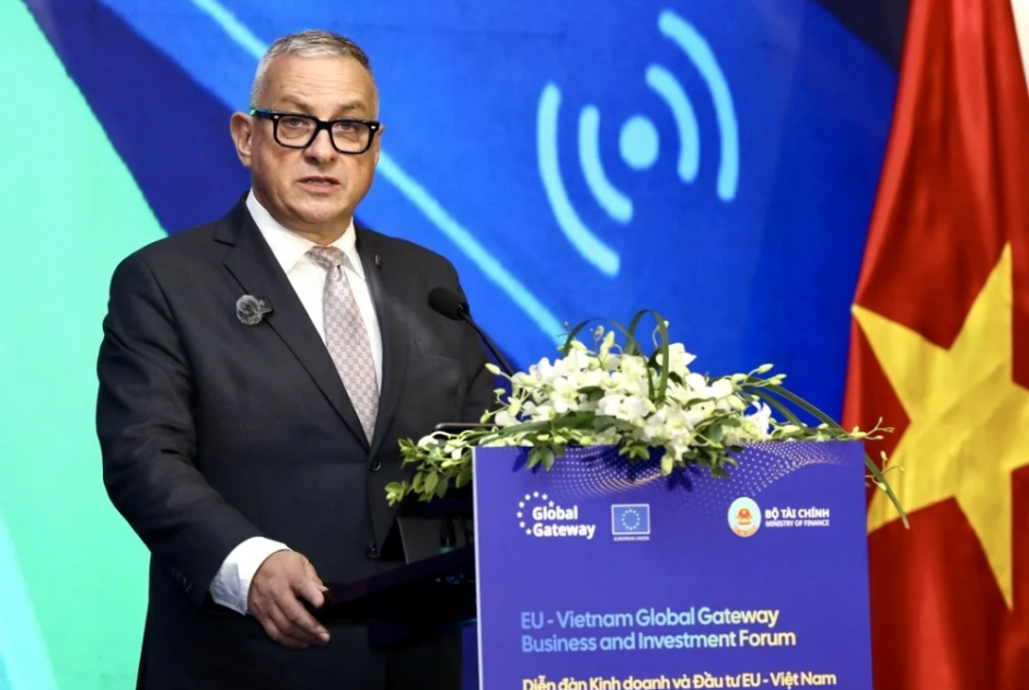 &Epsilon;&Epsilon; &kappa;&alpha;&iota; &Beta;&iota;&epsilon;&tau;&nu;ά&mu; &epsilon;&pi;&epsilon;&nu;&delta;ύ&omicron;&upsilon;&nu; ά&nu;&omega; &tau;&omega;&nu; &euro;560 &epsilon;&kappa;. &sigma;&epsilon; &kappa;&alpha;&theta;&alpha;&rho;ή &epsilon;&nu;έ&rho;&gamma;&epsilon;&iota;&alpha; &kappa;&alpha;&iota; &beta;&iota;ώ&sigma;&iota;&mu;&epsilon;&sigmaf; &mu;&epsilon;&tau;&alpha;&phi;&omicron;&rho;έ&sigmaf;