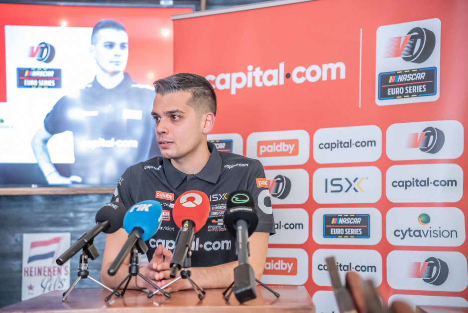 &Kappa;&alpha;&iota; &sigma;&tau;&iota;&sigmaf; &delta;ύ&omicron; &kappa;&alpha;&tau;&eta;&gamma;&omicron;&rho;ί&epsilon;&sigmaf; &tau;&omicron;&upsilon; &Epsilon;&upsilon;&rho;&omega;&pi;&alpha;ϊ&kappa;&omicron;ύ &Pi;&rho;&omega;&tau;&alpha;&theta;&lambda;ή&mu;&alpha;&tau;&omicron;&sigmaf; NASCAR &theta;&alpha; &sigma;&upsilon;&mu;&mu;&epsilon;&tau;ά&sigma;&chi;&epsilon;&iota; &phi;έ&tau;&omicron;&sigmaf; &Beta;&lambda;&alpha;&delta;ί&mu;&eta;&rho;&omicron;&sigmaf; &Tau;&zeta;&iota;&omega;&rho;&tau;&zeta;ή