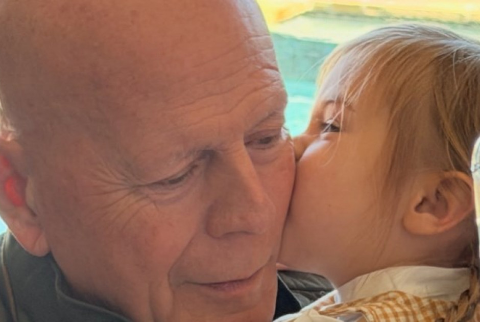 Η τρυφερή φωτογραφία του Μπρους Γουίλις αγκαλιά με την εγγονή του