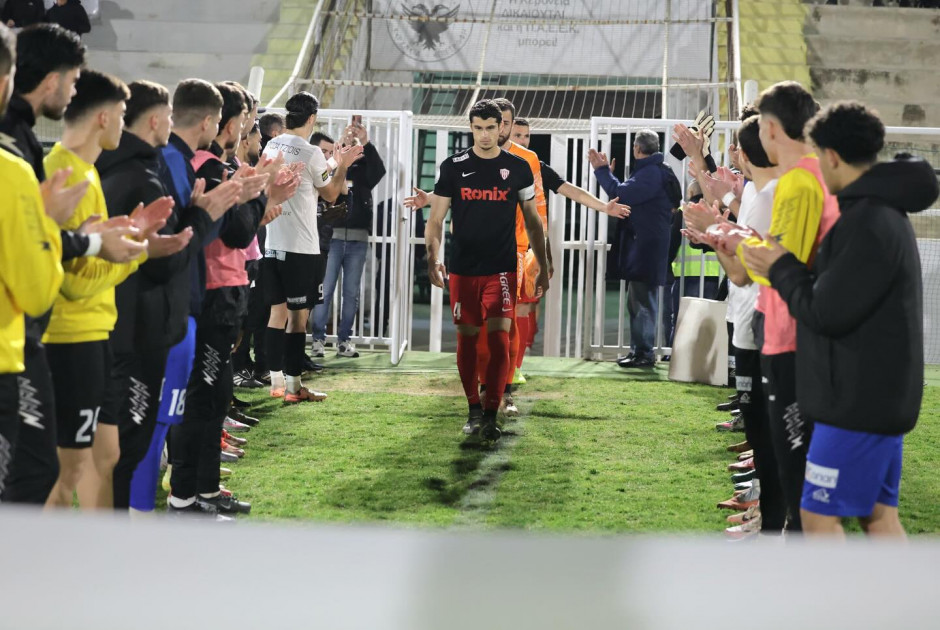 &Pi;ή&rho;&epsilon; &tau;&omicron;&nu; &beta;&alpha;&theta;&mu;ό &alpha;&pi;ό &tau;&eta;&nu; &pi;&rho;&omega;&tau;&alpha;&theta;&lambda;ή&tau;&rho;&iota;&alpha; &kappa;&alpha;&iota; &sigma;&upsilon;&nu;&epsilon;&chi;ί&zeta;&epsilon;&iota; &eta; &Pi;&Alpha;&Epsilon;&Epsilon;&Kappa; - &Mu;&epsilon;&gamma;ά&lambda;&eta; &mu;ά&chi;&eta; &gamma;&iota;&alpha; &tau;&alpha; ά&lambda;&lambda;&alpha; &delta;ύ&omicron; &epsilon;&iota;&sigma;&iota;&tau;ή&rho;&iota;&alpha; &alpha;&nu;