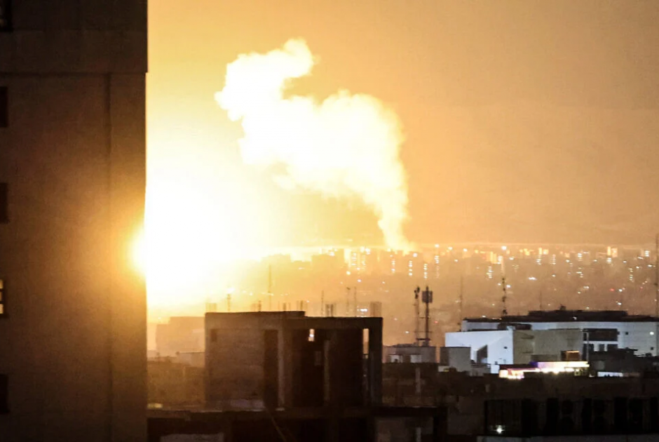 LIVE / &Pi;ό&lambda;&epsilon;&mu;&omicron;&sigmaf; &Iota;&rho;ά&nu; &Iota;&sigma;&rho;&alpha;ή&lambda; &sigma;&tau;&eta; &delta;&epsilon;ύ&tau;&epsilon;&rho;&eta; &epsilon;&beta;&delta;&omicron;&mu;ά&delta;&alpha; &mu;&epsilon; &kappa;&alpha;&tau;&alpha;&iota;&gamma;&iota;&sigma;&mu;ό &pi;&lambda;&eta;&gamma;&mu;ά&tau;&omega;&nu; - &Sigma;&epsilon;&iota;&rho;ή&nu;&epsilon;&sigmaf; &alpha;&pi;ό &Tau;&epsilon;&chi;&epsilon;&rho;ά&nu;&eta; έ&omega;&sigmaf;