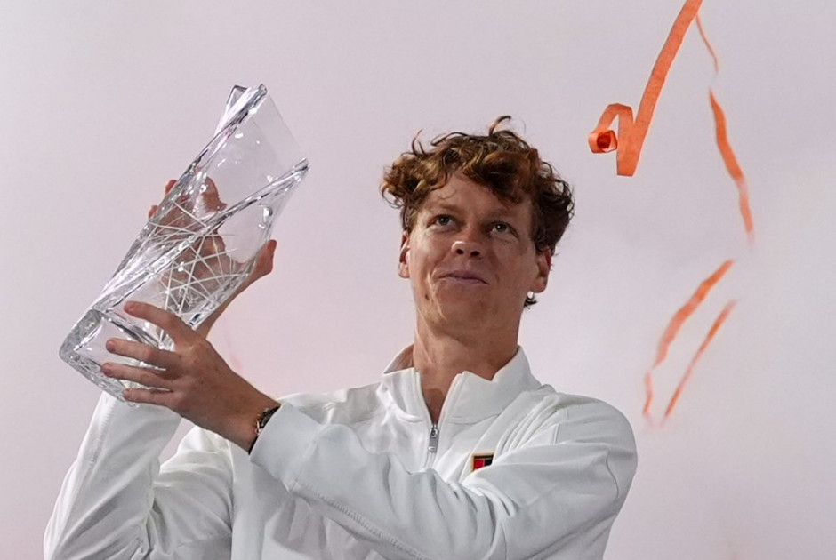 &Kappa;&upsilon;&rho;ί&alpha;&rho;&chi;&omicron;&sigmaf; &omicron; &Sigma;ί&nu;&epsilon;&rho; &sigma;&tau;&iota;&sigmaf; &Eta;&Pi;&Alpha;, &kappa;&alpha;&tau;έ&kappa;&tau;&eta;&sigma;&epsilon; &tau;&omicron; &ldquo;sunshine double&rdquo;