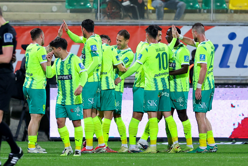 ΑΕΚ-ΑΠΟΕΛ 1-0: Εκμεταλλεύτηκε τις απώλειες, μείωσε στο -6 και έμεινε σε τροχιά τίτλου (στιγμιότυπα-δηλώσεις)