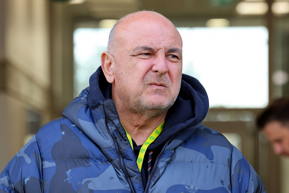 &Epsilon;&Xi;&Epsilon;&Lambda;&Iota;&Xi;&Eta;: &Pi;&alpha;&rho;&alpha;ί&tau;&eta;&sigma;&eta;-&beta;ό&mu;&beta;&alpha; &sigma;&tau;&eta;&nu; &Alpha;&Epsilon;&Kappa; &mu;&epsilon;&tau;ά &tau;&iota;&sigmaf; &alpha;&nu;&tau;&iota;&delta;&rho;ά&sigma;&epsilon;&iota;&sigmaf; &tau;&omega;&nu; &omicron;&pi;&alpha;&delta;ώ&nu;