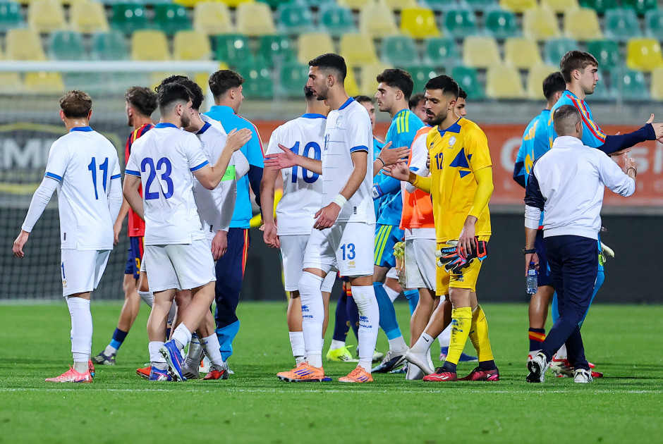 &Pi;&omicron;&iota;&omicron;&iota; &epsilon;ί&nu;&alpha;&iota; &omicron;&iota; 3 &Alpha;&gamma;&gamma;&lambda;&omicron;&kappa;ύ&pi;&rho;&iota;&omicron;&iota; &pi;&omicron;&upsilon; &alpha;&gamma;&omega;&nu;ί&zeta;&omicron;&nu;&tau;&alpha;&iota; &sigma;&tau;&eta;&nu; &Epsilon;&theta;&nu;&iota;&kappa;ή &Epsilon;&lambda;&pi;ί&delta;&omega;&nu; &kappa;&alpha;&iota; ί&sigma;&omega;&sigmaf; &alpha;&pi;&omicron;&tau;&epsilon;&lambda;έ&sigma;&omicron;&upsilon;&nu; &mu;&epsilon;&tau;&alpha;&gamma;&rho;&alpha;&phi;&iota;&kappa;&omicron;ύ&sigmaf;