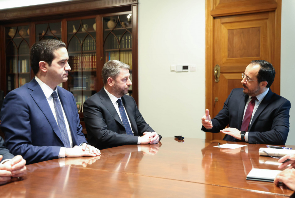 &Pi;&tau;&Delta;: E&xi;έ&phi;&rho;&alpha;&sigma;&epsilon; &epsilon;&lambda;&pi;ί&delta;&alpha; &gamma;&iota;&alpha; &alpha;&pi;&omicron;&kappa;&lambda;&iota;&mu;ά&kappa;&omega;&sigma;&eta; &sigma;&tau;&eta; &sigma;&upsilon;&nu;ά&nu;&tau;&eta;&sigma;&eta; &mu;&epsilon; &tau;&omicron;&nu; &Pi;&rho;ό&epsilon;&delta;&rho;&omicron; &Pi;&Alpha;&Sigma;&Omicron;&Kappa;