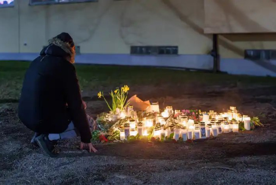 &Alpha;&delta;&iota;&alpha;&nu;ό&eta;&tau;&eta; &tau;&rho;&alpha;&gamma;&omega;&delta;ί&alpha;: 20&chi;&rho;&omicron;&nu;&omicron;&sigmaf; &pi;&omicron;&delta;&omicron;&sigma;&phi;&alpha;&iota;&rho;&iota;&sigma;&tau;ή&sigmaf; &delta;&omicron;&lambda;&omicron;&phi;&omicron;&nu;ή&theta;&eta;&kappa;&epsilon; &epsilon;&pi;&epsilon;&iota;&delta;ή &tau;&omicron;&nu; &pi;έ&rho;&alpha;&sigma;&alpha;&nu; &gamma;&iota;&alpha; ά&lambda;&lambda;&omicron;&nu;