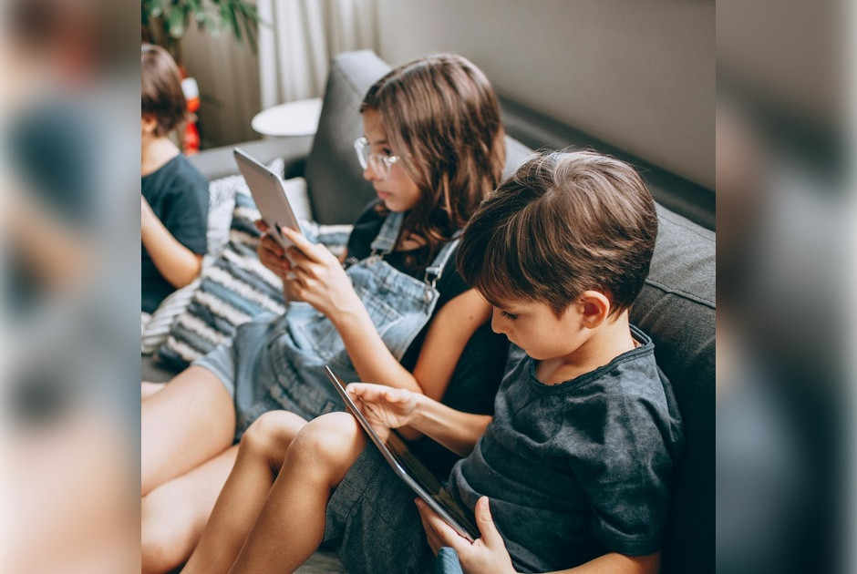 &Alpha;&nu;ά&gamma;&kappa;&eta; &gamma;&iota;&alpha; &delta;&rho;ά&sigma;&eta; &tau;&eta;&sigmaf; &Pi;&omicron;&lambda;&iota;&tau;&epsilon;ί&alpha;&sigmaf; &alpha;&pi;έ&nu;&alpha;&nu;&tau;&iota; &sigma;&tau;&omicron;&nu; &psi;&eta;&phi;&iota;&alpha;&kappa;ό &epsilon;&theta;&iota;&sigma;&mu;ό &kappa;&alpha;&iota; &tau;&eta; &chi;&rho;ή&sigma;&eta; &tau;&omega;&nu; social media &alpha;&pi;ό &pi;&alpha;&iota;&delta;&iota;ά