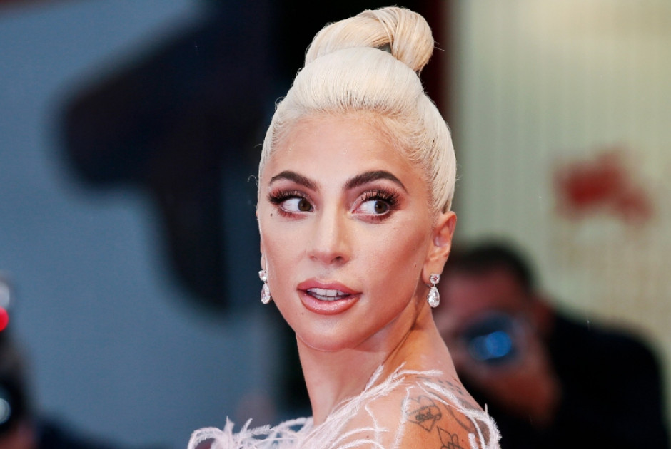 &Eta; Lady Gaga έ&kappa;&lambda;&epsilon;&iota;&sigma;&epsilon; &tau;&alpha; 40: &Omicron;&iota; &epsilon;&omicron;&rho;&tau;&alpha;&sigma;&mu;&omicron;ί &mu;&epsilon; &tau;&omicron;&nu; &alpha;&rho;&rho;&alpha;&beta;&omega;&nu;&iota;&alpha;&sigma;&tau;&iota;&kappa;ό &tau;&eta;&sigmaf; &Mu;ά&iota;&kappa;&lambda; &Pi;&omicron;&lambda;ά&nu;&sigma;&kappa;&iota;