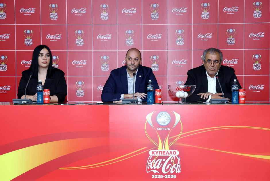 &Mu;&epsilon; &tau;&omicron; &sigma;ύ&nu;&theta;&eta;&mu;&alpha; &laquo;&Gamma;&kappa;&omicron;&lambda; &sigma;&tau;&eta; &Sigma;&upsilon;&mu;&pi;&epsilon;&rho;ί&lambda;&eta;&psi;&eta;&raquo;, &xi;&epsilon;&kappa;&iota;&nu;&omicron;ύ&nu; &omicron;&iota; &eta;&mu;&iota;&tau;&epsilon;&lambda;&iota;&kappa;&omicron;ί &alpha;&gamma;ώ&nu;&epsilon;&sigmaf; &tau;&omicron;&upsilon; &Kappa;&upsilon;&pi;έ&lambda;&lambda;&omicron;&upsilon; Coca-Cola