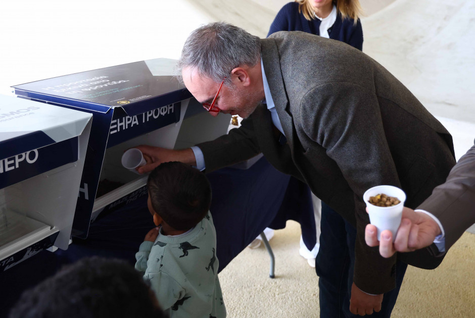 Η Λευκωσία επενδύει στην ευημερία των ζώων - 21 σημεία σίτισης για αδέσποτες γάτες