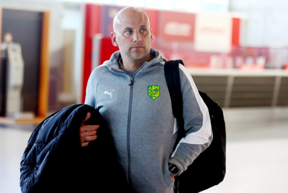 Η πρώτη του Ροθάδα - Μπαίνει στο αεροπλάνο για Λονδίνο η ΑΕΚ (ΒΙΝΤΕΟ)