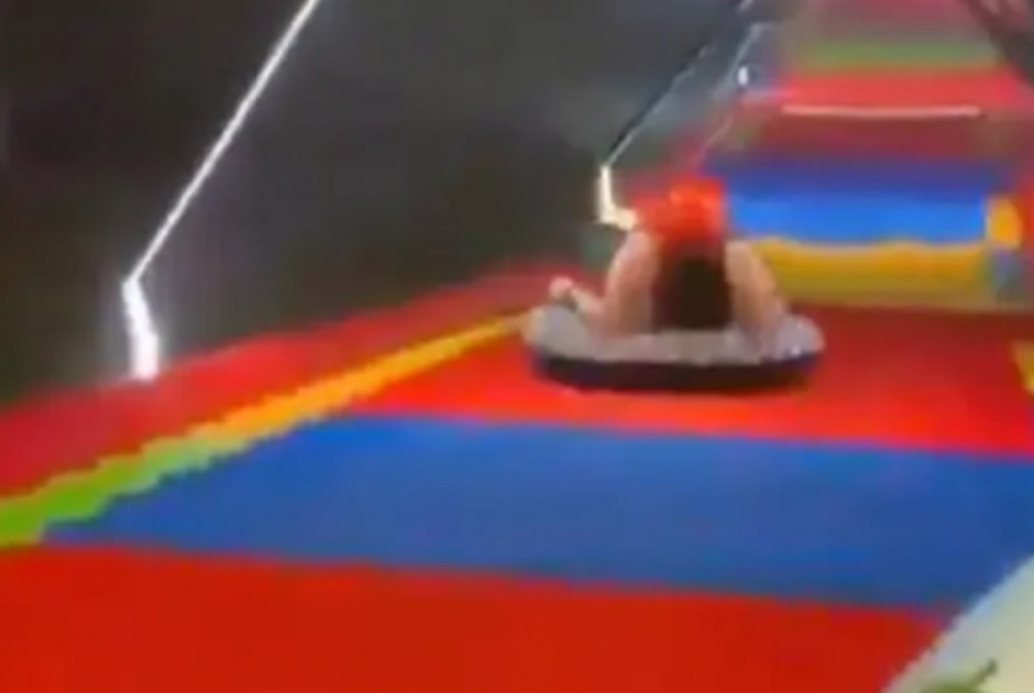 &Kappa;&omicron;&lambda;&omicron;&mu;&beta;ί&alpha;: &Nu;&epsilon;&kappa;&rho;ή 28&chi;&rho;&omicron;&nu;&eta; ό&tau;&alpha;&nu; έ&pi;&epsilon;&sigma;&epsilon; &sigma;&tau;&omicron; &kappa;&epsilon;&nu;ό &alpha;&pi;ό &tau;&sigma;&omicron;&upsilon;&lambda;ή&theta;&rho;&alpha;, &rho;&omega;&tau;&omicron;ύ&sigma;&epsilon; &laquo;&theta;&alpha; &mu;&epsilon; &pi;&iota;ά&sigma;&epsilon;&iota; &kappa;&alpha;&nu;&epsilon;ί&sigmaf;;&raquo; &pi;&rho;&iota;&nu; &xi;&epsilon;&kappa;&iota;&nu;