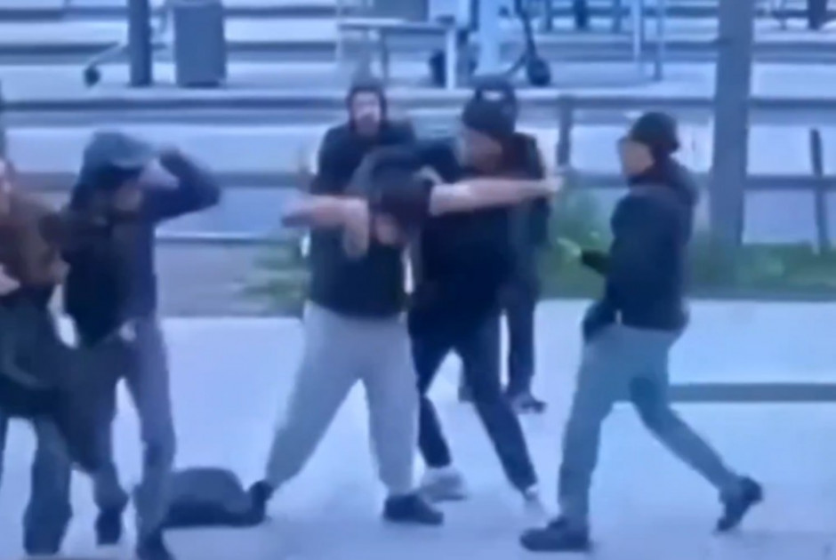 &Beta;έ&lambda;&gamma;&iota;&omicron;: &Omicron;&mu;ά&delta;&alpha; &alpha;&tau;ό&mu;&omega;&nu; &xi;&upsilon;&lambda;&omicron;&kappa;ό&pi;&eta;&sigma;&epsilon; &nu;&epsilon;&alpha;&rho;ό &gamma;&iota;&alpha;&tau;ί &upsilon;&pi;&epsilon;&rho;&alpha;&sigma;&pi;ί&sigma;&tau;&eta;&kappa;&epsilon; &mu;&iota;&alpha; &kappa;&omicron;&pi;έ&lambda;&alpha; (&Beta;&Iota;&Nu;&Tau;&Epsilon;&Omicron;)