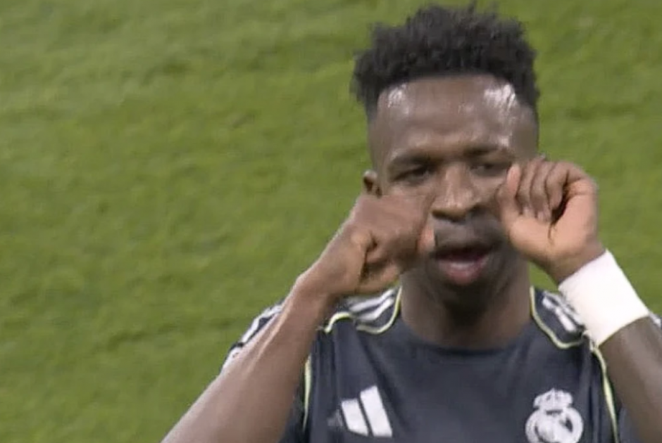 &Omicron; &Beta;&iota;&nu;ί&sigma;&iota;&omicron;&upsilon;&sigmaf; &alpha;&pi;&omicron;&kappa;ά&lambda;&upsilon;&psi;&epsilon; &tau;&omicron;&nu; &lambda;ό&gamma;&omicron; &pi;&omicron;&upsilon; &pi;&alpha;&nu;&eta;&gamma;ύ&rho;&iota;&sigma;&epsilon; &pi;&rho;&omicron;&kappa;&lambda;&eta;&tau;&iota;&kappa;ά &mu;&pi;&rho;&omicron;&sigma;&tau;ά &sigma;&tau;&omicron;&upsilon;&sigmaf; &phi;ί&lambda;&omicron;&upsilon;&sigmaf; &tau;&eta;&sigmaf; &Sigma;ί&tau;&iota; (BINTEO)