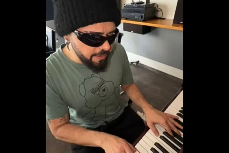 &Omicron; &Alpha;&kappa;ύ&lambda;&alpha;&sigmaf; &pi;&alpha;&rho;&omicron;&upsilon;&sigma;ί&alpha;&sigma;&epsilon; &tau;&eta; &mu;&epsilon;&lambda;&alpha;&gamma;&chi;&omicron;&lambda;&iota;&kappa;ή &epsilon;&kappa;&delta;&omicron;&chi;ή &tau;&omicron;&upsilon; Ferto (&Beta;&Iota;&Nu;&Tau;&Epsilon;&Omicron;)