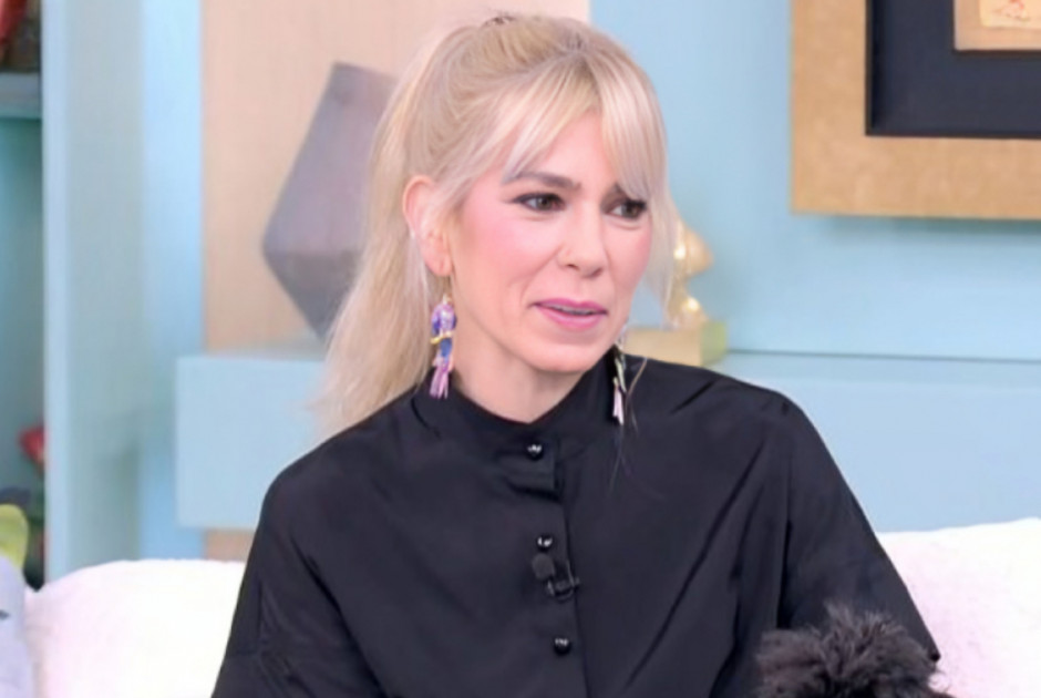 &Mu;&upsilon;&rho;&tau;ώ &Alpha;&lambda;&iota;&kappa;ά&kappa;&eta;: &Epsilon;&rho;&omega;&tau;&epsilon;&upsilon;ό&mu;&alpha;&sigma;&tau;&epsilon; &tau;&omicron;&nu; ά&nu;&theta;&rho;&omega;&pi;&omicron; &pi;&omicron;&upsilon; &sigma;&upsilon;&mu;&pi;&lambda;&eta;&rho;ώ&nu;&epsilon;&iota; &alpha;&upsilon;&tau;ό &pi;&omicron;&upsilon; &mu;&alpha;&sigmaf; &lambda;&epsilon;ί&pi;&epsilon;&iota;