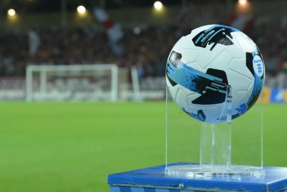 Τα φώτα στραμμένα στον Πειραιά