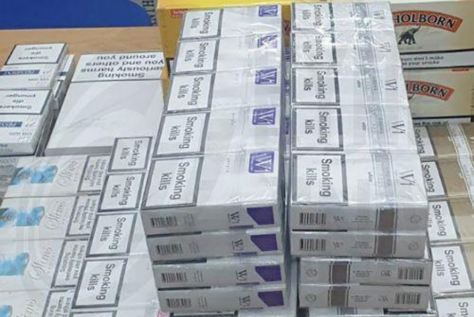 &Alpha;&epsilon;&rho;&omicron;&delta;&rho;ό&mu;&iota;&omicron; &Pi;ά&phi;&omicron;&upsilon;: &Sigma;&upsilon;&lambda;&lambda;ή&psi;&epsilon;&iota;&sigmaf; &delta;ύ&omicron; &pi;&rho;&omicron;&sigma;ώ&pi;&omega;&nu; &mu;&epsilon; &delta;&epsilon;&kappa;ά&delta;&epsilon;&sigmaf; &lambda;&alpha;&theta;&rho;&alpha;ί&alpha; &tau;&sigma;&iota;&gamma;ά&rho;&alpha;