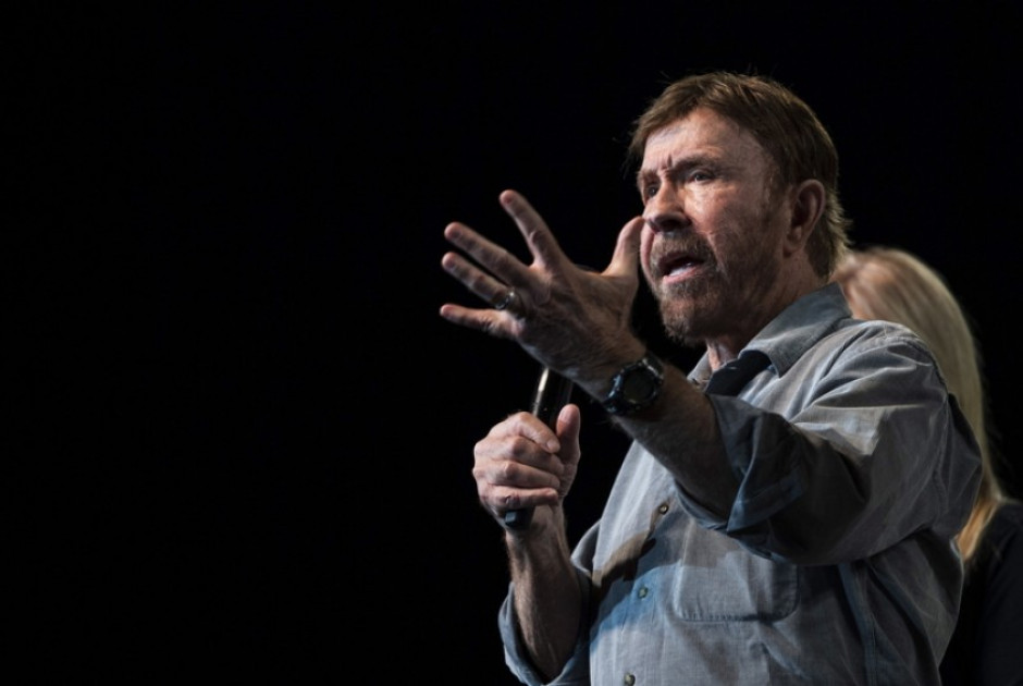 Ανησυχία για τον Τσακ Νόρις: Εσπευσμένα στο νοσοκομείο