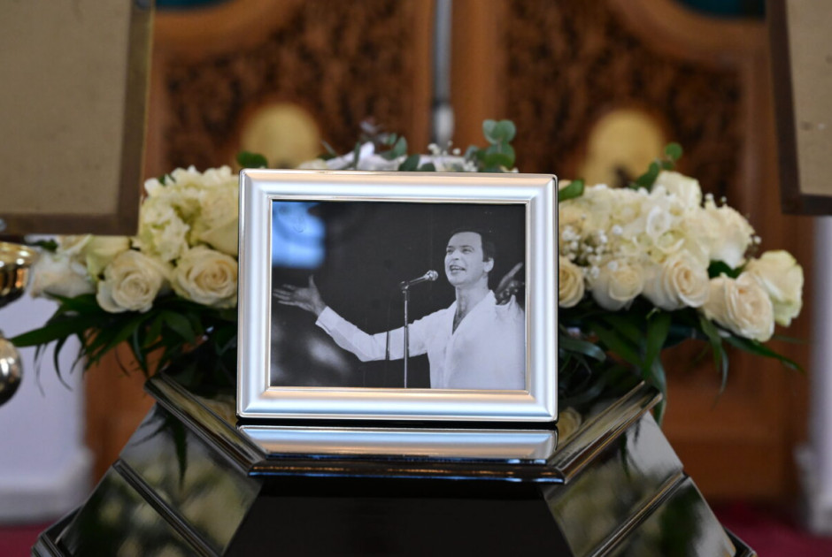 &Sigma;&upsilon;&gamma;&kappa;ί&nu;&eta;&sigma;&eta; &sigma;&tau;&omicron; &tau;&epsilon;&lambda;&epsilon;&upsilon;&tau;&alpha;ί&omicron; &laquo;&alpha;&nu;&tau;ί&omicron;&raquo; &sigma;&tau;&omicron;&nu; &Gamma;&iota;ώ&rho;&gamma;&omicron; &Mu;&alpha;&rho;ί&nu;&omicron;