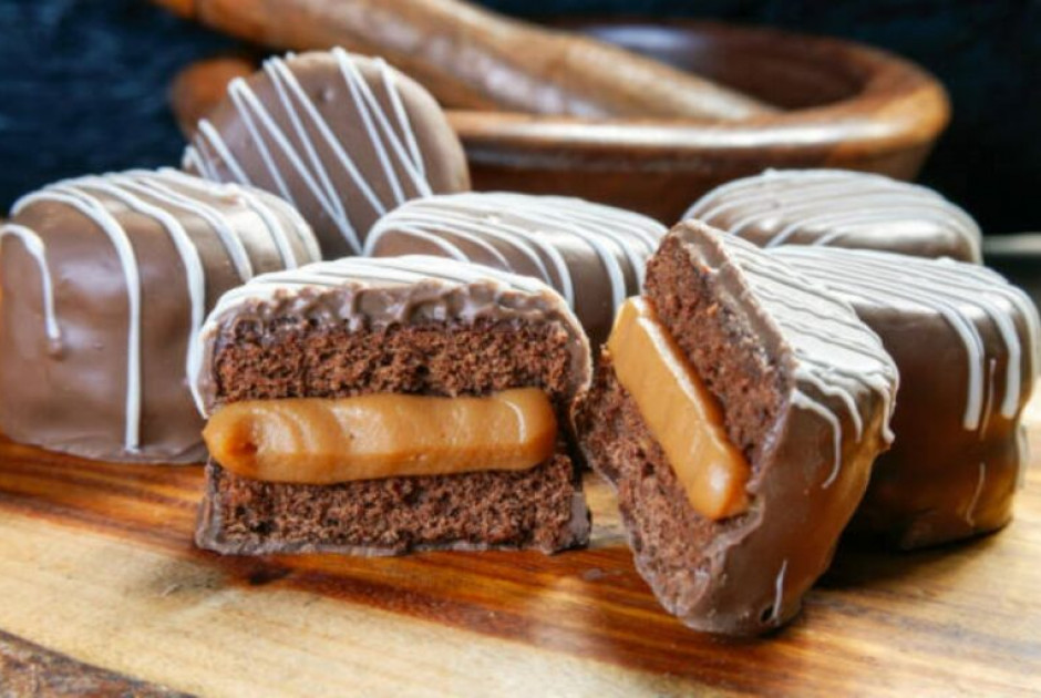 &Epsilon;&omicron;&rho;&tau;&omicron;&lambda;ό&gamma;&iota;&omicron;: &Pi;&omicron;&iota;&omicron;&iota; &gamma;&iota;&omicron;&rho;&tau;ά&zeta;&omicron;&upsilon;&nu; &sigma;ή&mu;&epsilon;&rho;&alpha;, 26 &Mu;&alpha;&rho;&tau;ί&omicron;&upsilon;