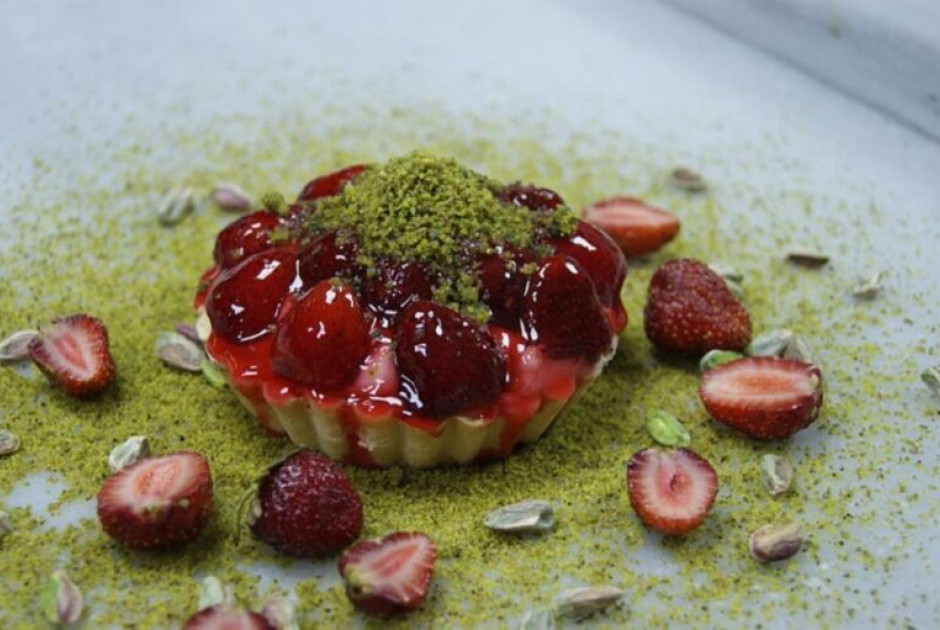 &Epsilon;&omicron;&rho;&tau;&omicron;&lambda;ό&gamma;&iota;&omicron;: &Pi;&omicron;&iota;&omicron;&iota; &gamma;&iota;&omicron;&rho;&tau;ά&zeta;&omicron;&upsilon;&nu; &sigma;ή&mu;&epsilon;&rho;&alpha;, 17 &Mu;&alpha;&rho;&tau;ί&omicron;&upsilon;