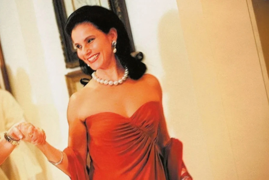 &Beta;ί&kappa;&upsilon; &Sigma;ά&phi;&rho;&alpha;: &Pi;&omicron;&iota;&alpha; &epsilon;ί&nu;&alpha;&iota; &eta; &pi;&lambda;&omicron;&upsilon;&sigma;&iota;ό&tau;&epsilon;&rho;&eta; &Epsilon;&lambda;&lambda;&eta;&nu;ί&delta;&alpha; &sigma;&tau;&omicron;&nu; &kappa;ό&sigma;&mu;&omicron; &mu;&epsilon; &pi;&epsilon;&rho;&iota;&omicron;&upsilon;&sigma;ί&alpha; 27 &delta;&iota;&sigma;&epsilon;&kappa;&alpha;&tau;&omicron;&mu;&mu;ύ&rho;&iota;&alpha; &delta;&omicron;&lambda;ά&rho;&iota;&alpha;