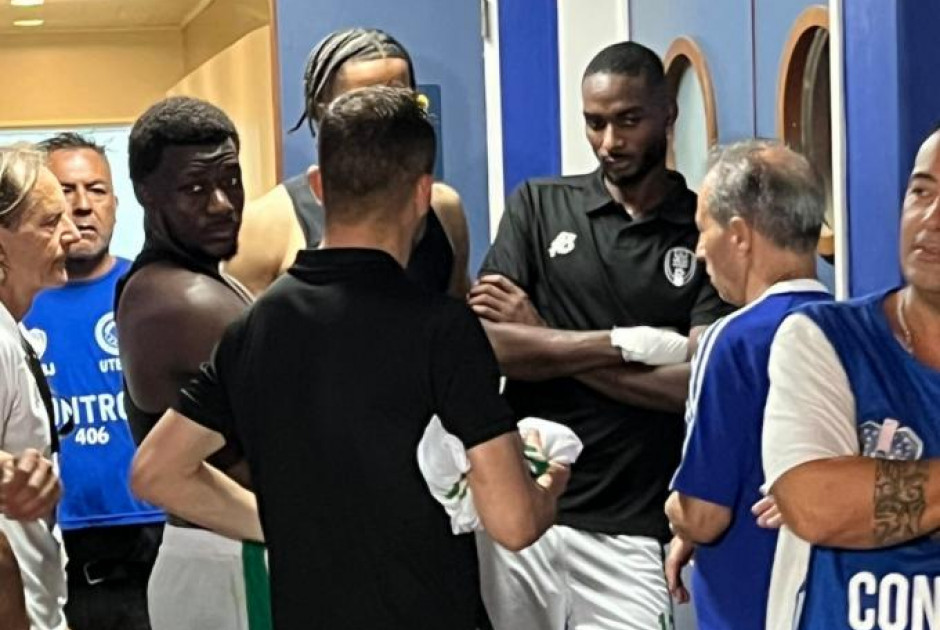 &Pi;ή&rho;&epsilon; &tau;&eta; &phi;&alpha;&nu;έ&lambda;&alpha; &tau;&omicron;&upsilon; &Mu;έ&sigma;&iota; &omicron; &Kappa;&omicron;ϊ&tau;ά (&beta;ί&nu;&tau;&epsilon;&omicron;)