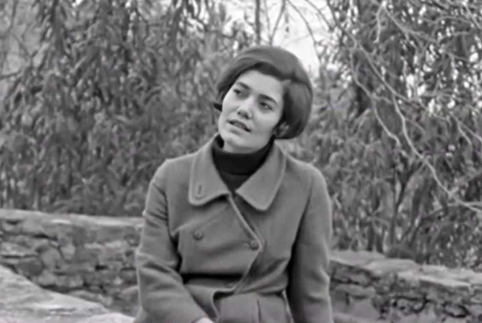 Ιστορική στιγμή: Η εμφάνιση της Μαρινέλλας στην πρώτη ψυχαγωγική εκπομπή της τηλεόρασης (ΒΙΝΤΕΟ)