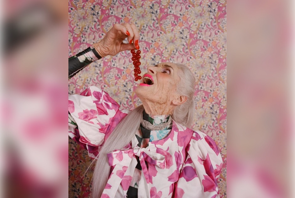 &Pi;έ&theta;&alpha;&nu;&epsilon; &tau;&omicron; &gamma;&eta;&rho;&alpha;&iota;ό&tau;&epsilon;&rho;&omicron; &mu;&omicron;&nu;&tau;έ&lambda;&omicron; &sigma;&tau;&omicron;&nu; &kappa;ό&sigma;&mu;&omicron;