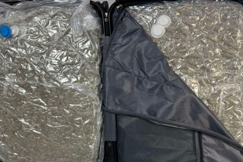 &Sigma;&tau;&eta; &phi;&upsilon;&lambda;&alpha;&kappa;ή &gamma;&iota;&alpha; 10 &chi;&rho;ό&nu;&iota;&alpha; 24&chi;&rho;&omicron;&nu;&omicron;&sigmaf; - &laquo;&Pi;&iota;ά&sigma;&tau;&eta;&kappa;&epsilon;&raquo; &mu;&epsilon; 16 &kappa;&iota;&lambda;ά &kappa;&omicron;&kappa;&alpha;ί&nu;&eta; &sigma;&tau;&omicron; &Alpha;&epsilon;&rho;&omicron;&delta;&rho;ό&mu;&iota;&omicron; &Pi;ά&phi;&omicron;&upsilon;